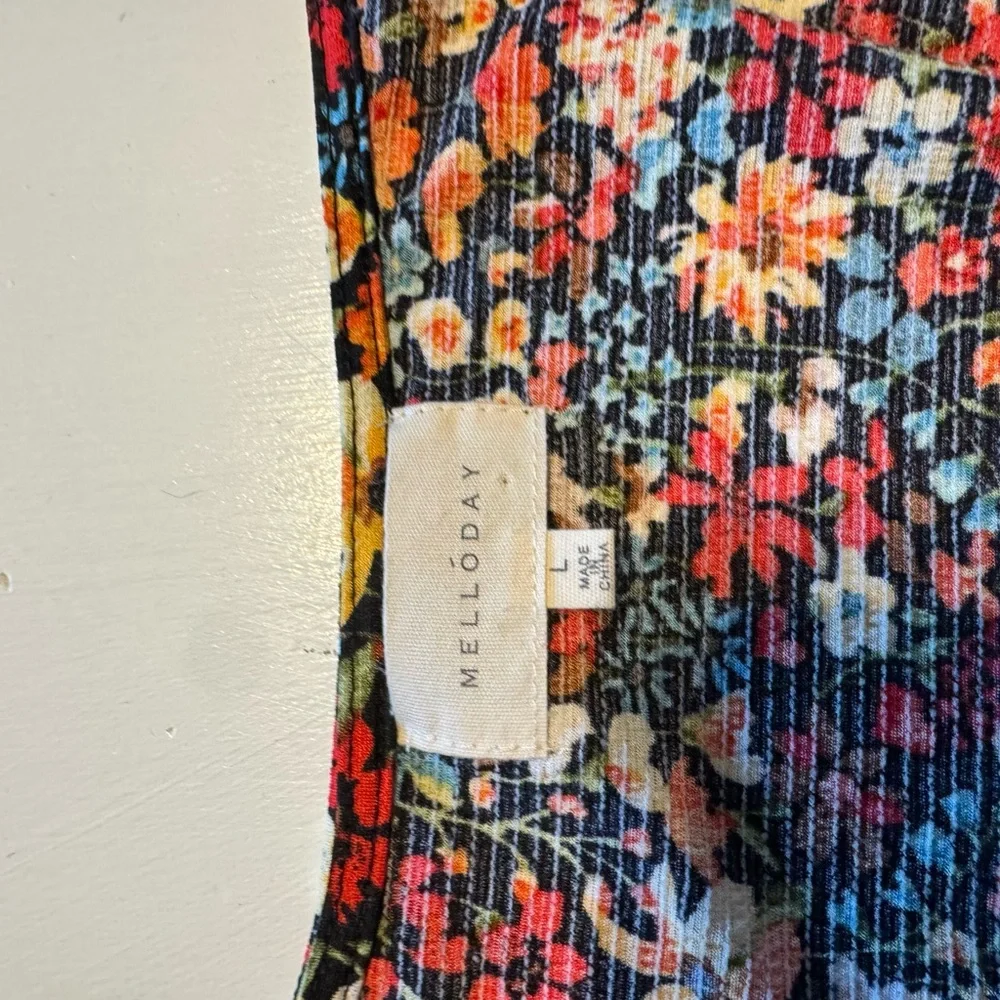 Floral Women's Top - Picture 3 of 4
